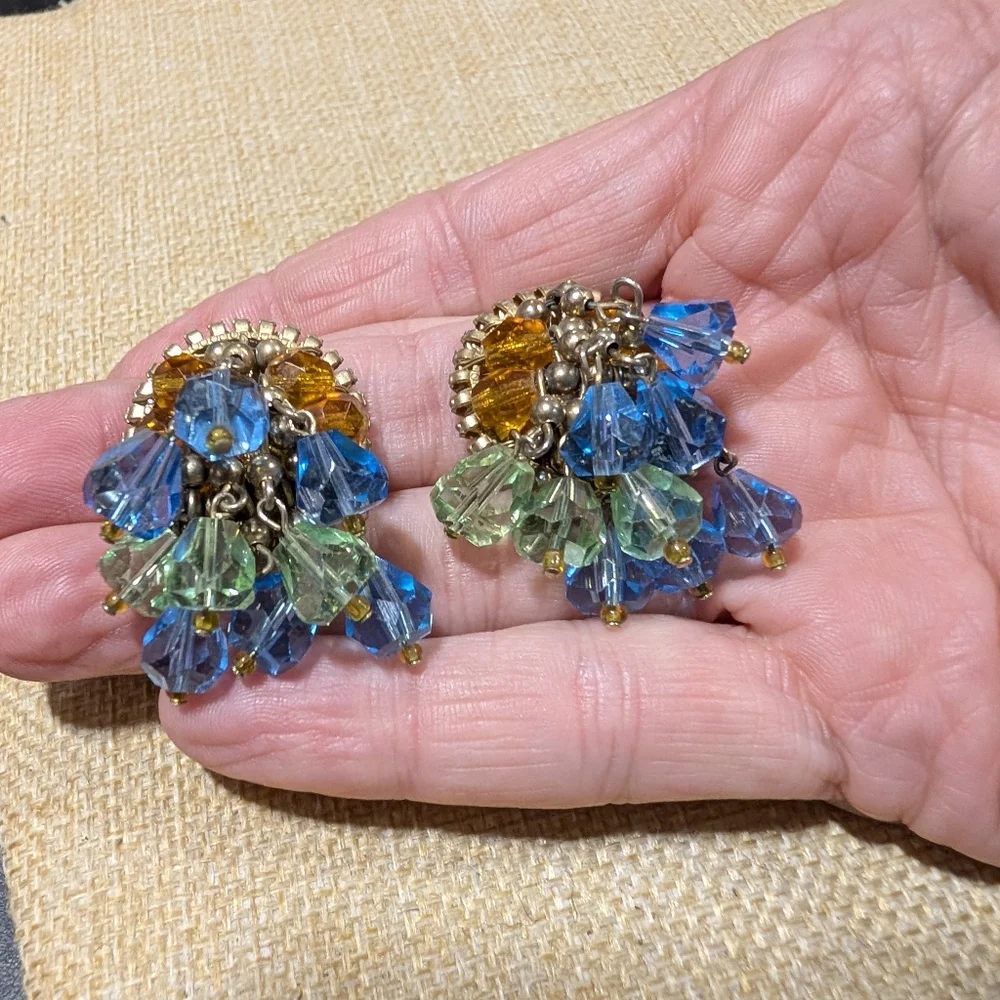 Vintage Mid Century Colorful Beaded Retro Clip On Earrings - Picture 6 of 7